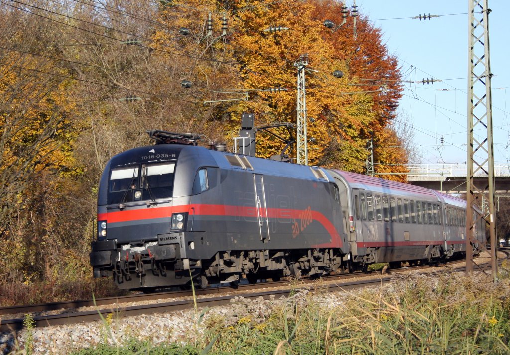 Kurz vor Rosenheim wurde die 1016 035-6  Railjet Versuch  am 05.11.09 abgefangen.