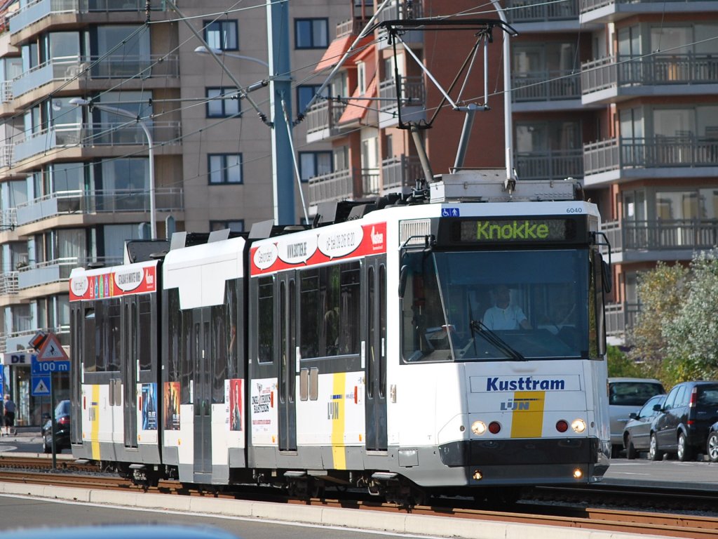  Kusttram  De Panne - Knokke fhrt durch Nieuwpoort-Bad (25. August 2009)