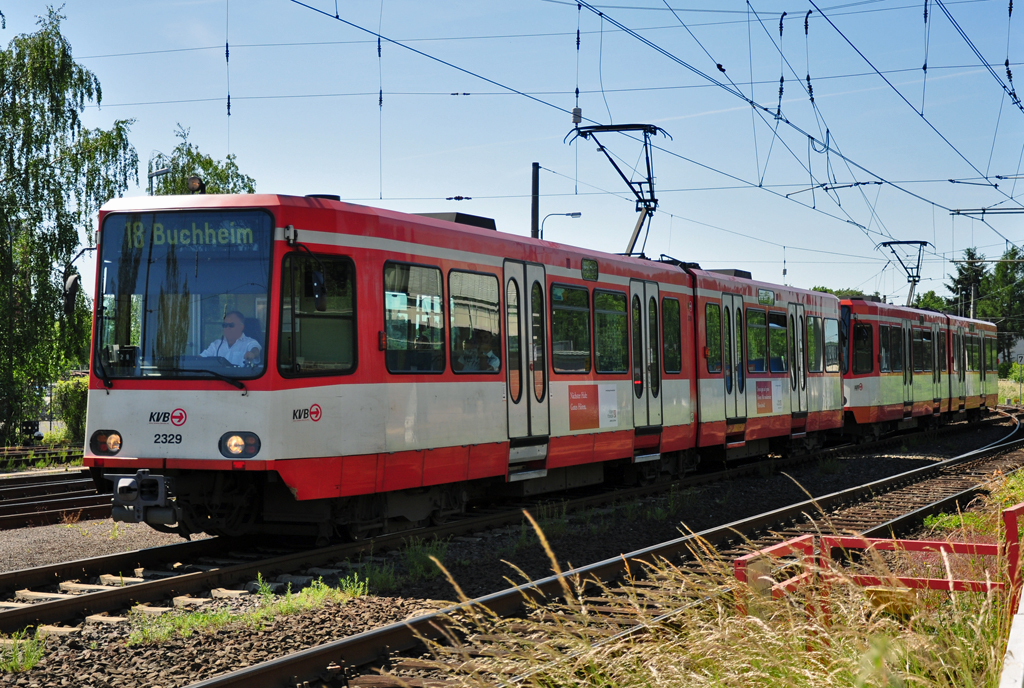 KVB Linie 18, von Br�hl nach Buchheim, kurz vor Haltestelle Vochem - 25.05.2011