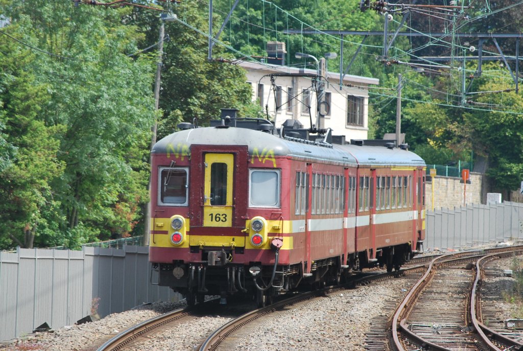 L-Zug verlsst den Bahnhof Spa nach Endstation Gronstre (Juli 2012.)