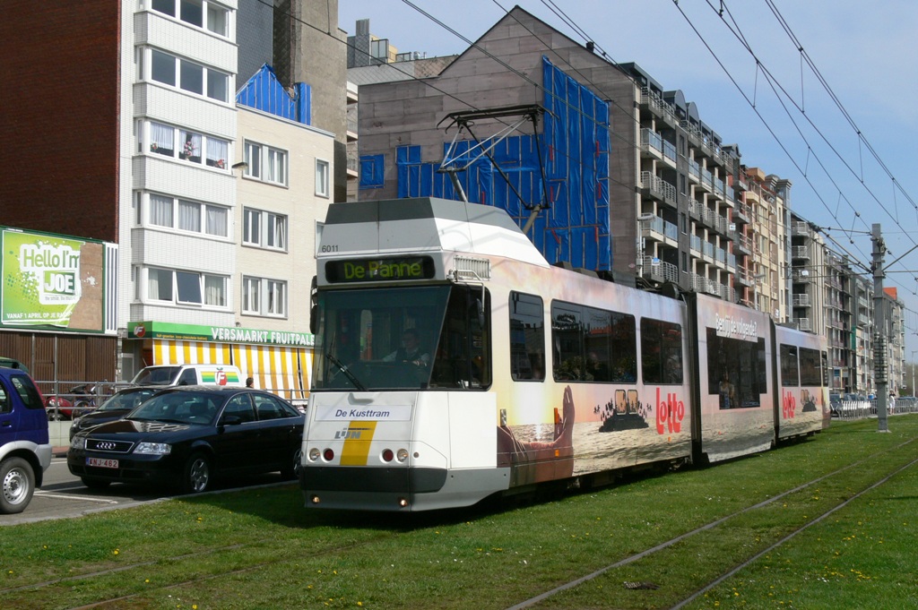 La Brugeoise et Nivelles 6011 von DE LIJN, Aufnahme am 11.04.2009 in Blankenberge 