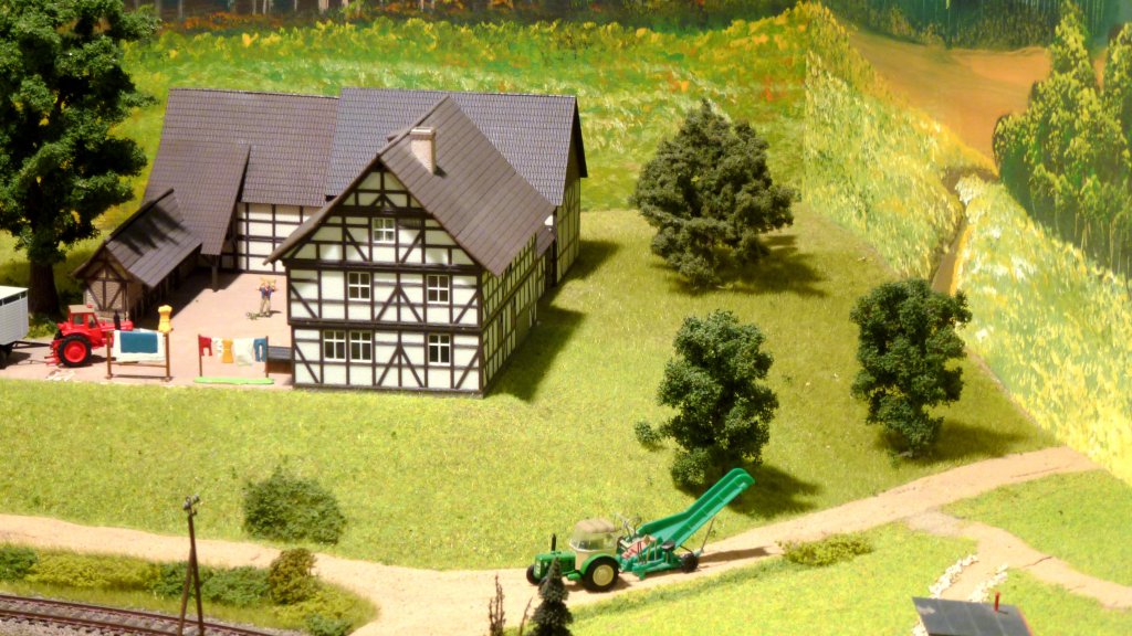 Lndliche Modellbahn Szene auf einer Modellbahnanlage in Gera. Foto 03.11.2012