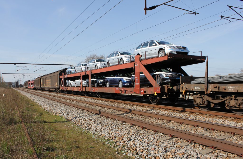 Laes559, 25 RIV, 80 D-ATG, 4293 022-6 mit �koda Autos, Ejby Fyn, 15 april 2011