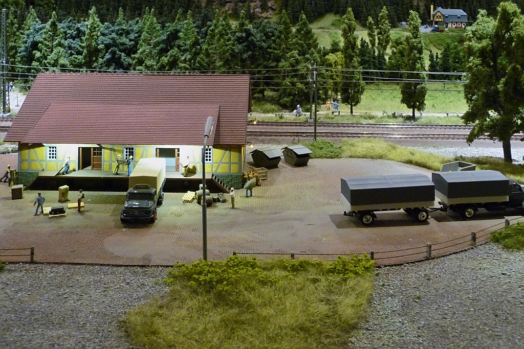 Lagerhalle einer Spedition auf der Schwarzwald-Modellbahn, 3.10.11 