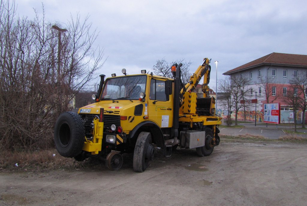 Landschaftsbau Tschauder Unimog 1650 (97 59 99 568 60-6) am 11.03.2012 in Naumburg (S) Hbf.