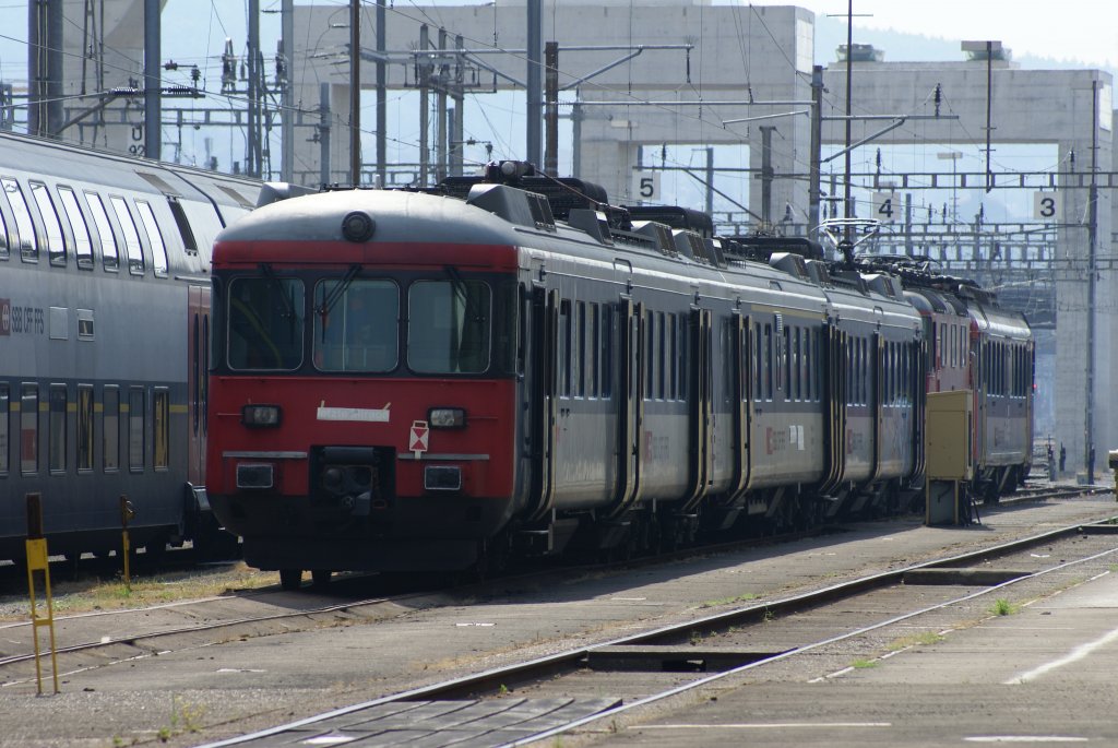 Last Ride of the Mirage Train. RABDE 12/12 oder neu RABDe 510 sind nach dieser  letzen  (schlepp)Fahrt Geschichte. Einzig geblieben ist ein Fhrerstand welcher in Koblenz steht.
