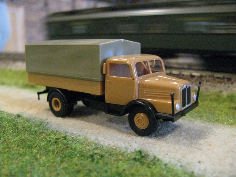 Lastkraftwagen S 4000 auf der Ludwigsluster H0-Anlage, Ludwigslust 11.12.2010