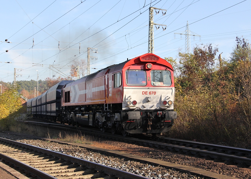 Laut drhnend wand sich am 06.11.2011 die DE 670 der HGK mit PKP Kohle-Zug aus Osten kommend zur Weiterfahrt in Richtung Sden durch Eichenberg.