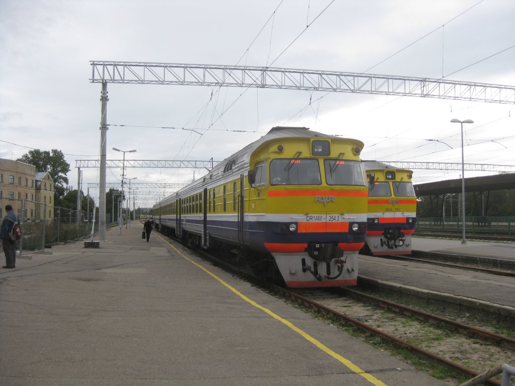 LDZ DR1 AM 254.3 als Zug 646 nach Cesis am 16.9.2011 in Riga