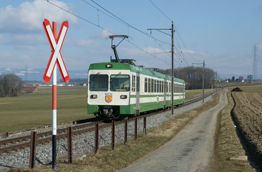 LEB Be 4/8 als Regionalzug 126 von Bercher nach Lausanne Flon bei Assens am 5. Mrz 2010.