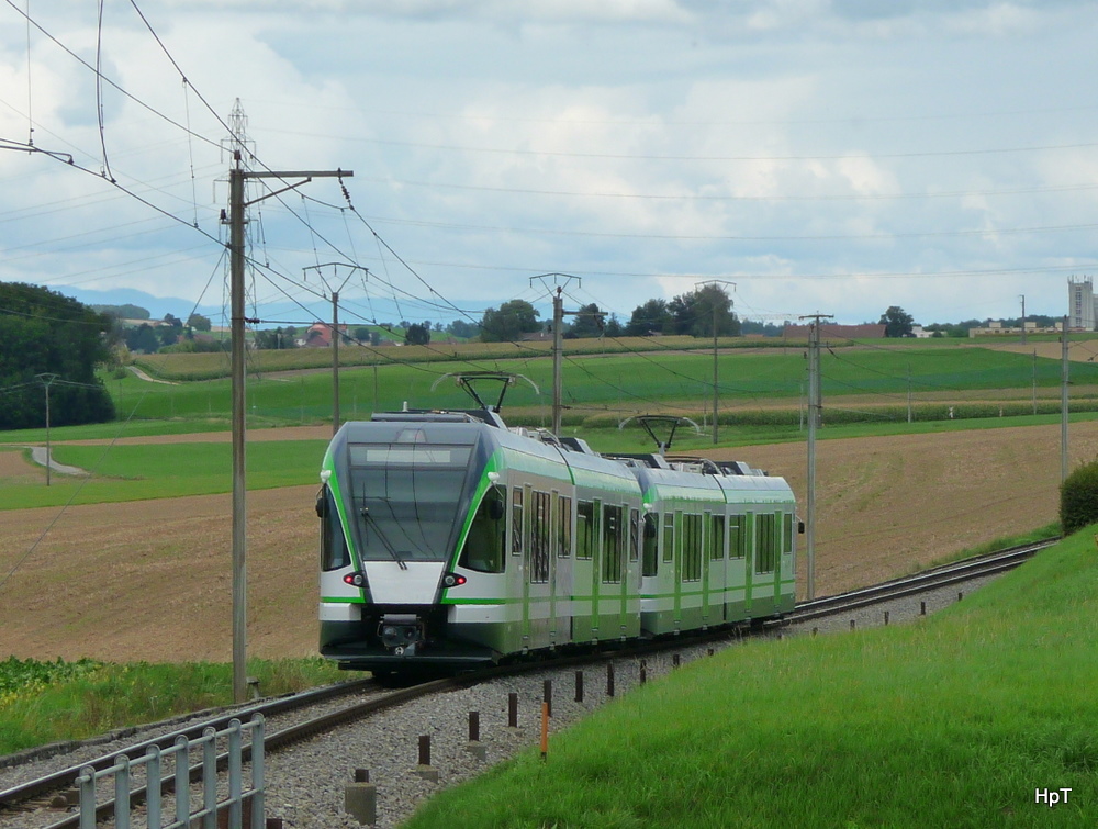 LEB - Nachschuss der Triebwagen RBe 4/8 42 und RBe 4/8 46 bei Assens als Regio nach Echallens am 09.09.2010