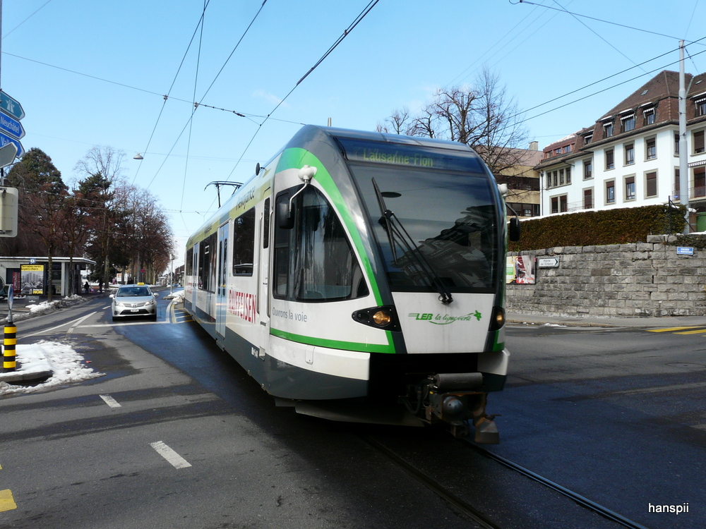 LEB - Triebwagen RBe 4/8  44 unterwegs in Lausanne am 16.02.2013 ..  .. Standort des Fotografen auf dem Trottoir / Gehweg