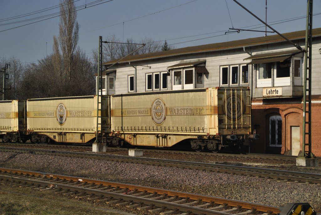 Leerer Warsteiner Waggon in Lehrte am 03.03.2011 in Lehrte.