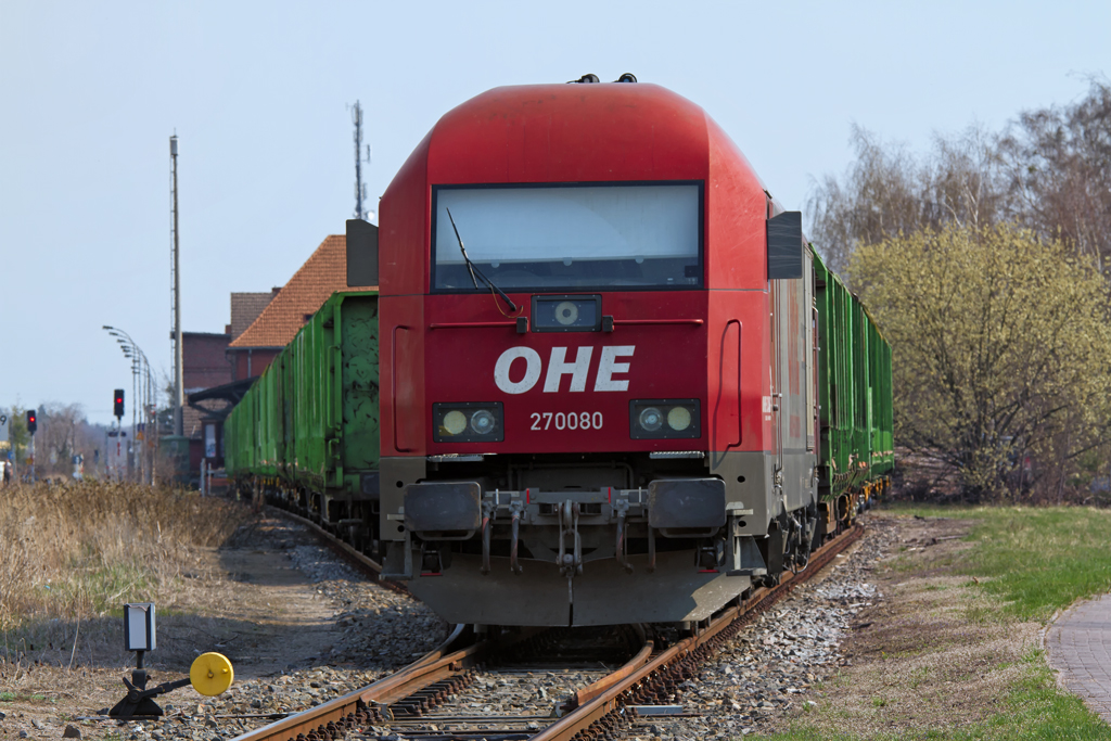 Leerwagen bereitgestellt zur Holzverladung mit einer OHE-Lok ER 20D von Siemens. - 22.04.2013