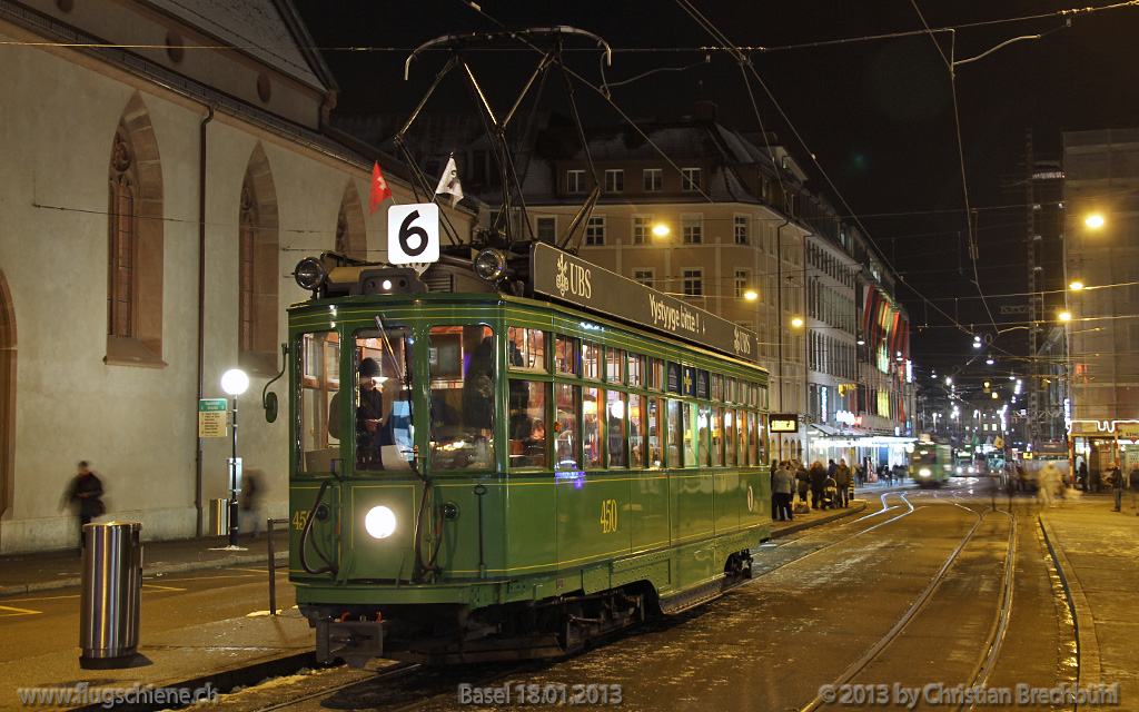 Leider durften die Wagen der Restaurant Trams des Tramklub Basel nicht mit auf die Strecke weshalb die beiden Motorwagen hier die BVB Ce4/4 450  Dante Schuggi  am 18. Januar 2013 beim Claraplatz hintereinander fuhren!