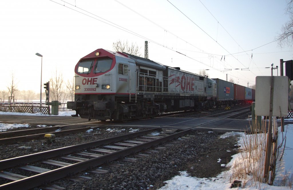 Leider nicht im besten Licht prsentiert sich 330092 der OHE am Morgen des 17.02.2010 am B in Eltmannshausen /Eschwege West in Fahrtrichtung Norden