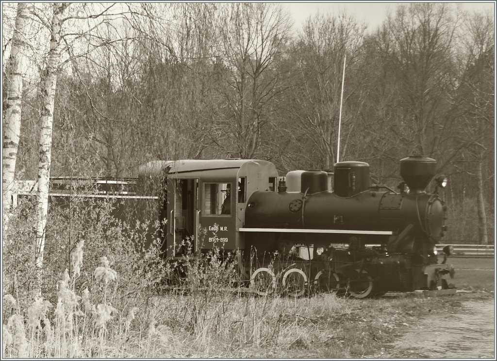 Leider nur durch einen engmaschigen Zaun konnten wir einen kleinen Einblick ins  Eesti muuseumraudtee  von Lavassaare werfen, da dieses Schmalspurbahnmuseum von Juni bis September geffnet hat.
4. Mai 2012