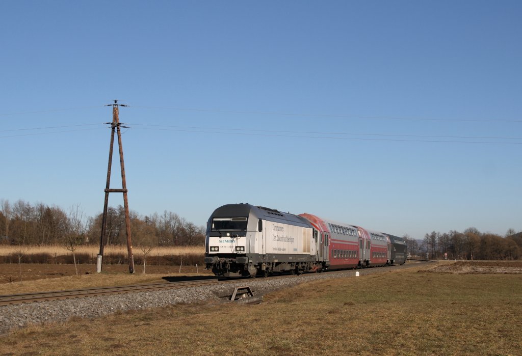 Leider nur recht kurz war ER 20.007 in der Steiermark anzutreffen, wie am 07. Februar 2011 vor dem SREX 4371 bei Wies Markt.