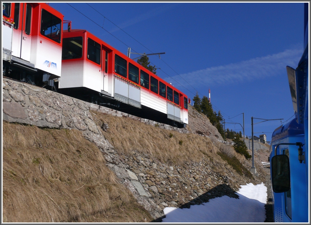 Leider verkehrten beide Z�ge nicht Fotografengerecht versetzt, sondern genau parallel nebeneinander. (14.02.2011)