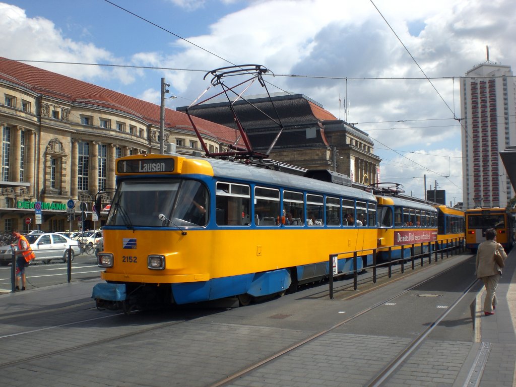 Leipzig: Stra�enbahnlinie 1 nach Lausen am Hauptbahnhof.(25.8.2010)