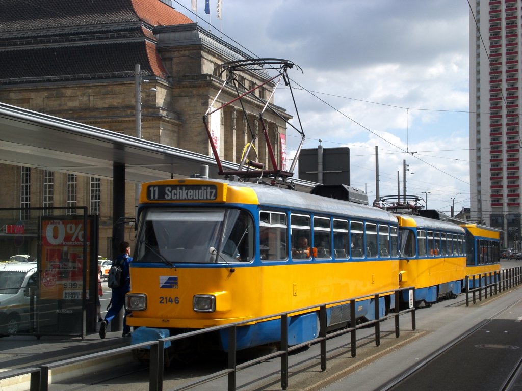 Leipzig: Straenbahnlinie 11 nach Schkeuditz Rathausplatz am Hauptbahnhof.(25.8.2010)