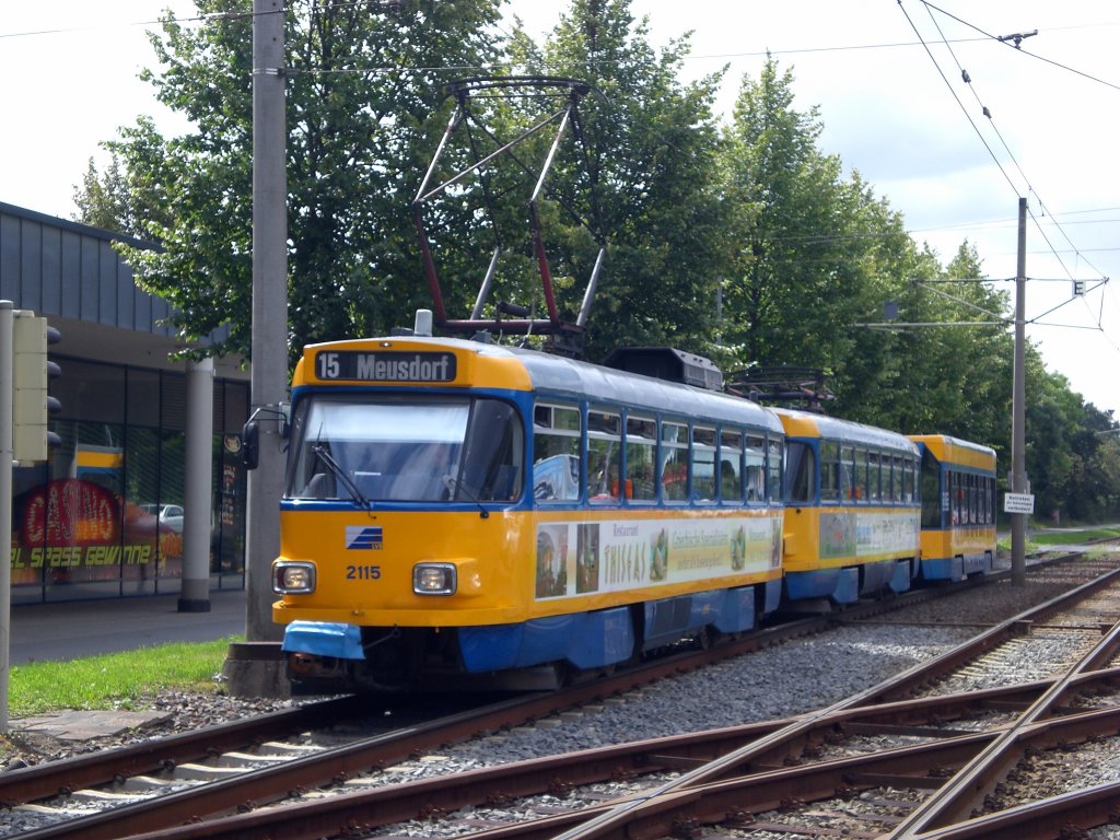 Leipzig: Straenbahnlinie 15 nach Meusdorf an der Haltestelle Schnau Schnauer Ring.(25.8.2010)