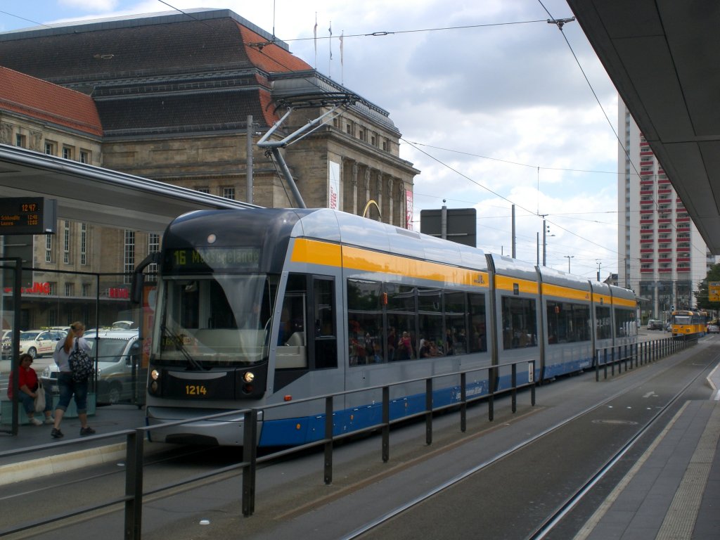 Leipzig: Stra�enbahnlinie 16 nach Messegel�nde am Hauptbahnhof.(25.8.2010)