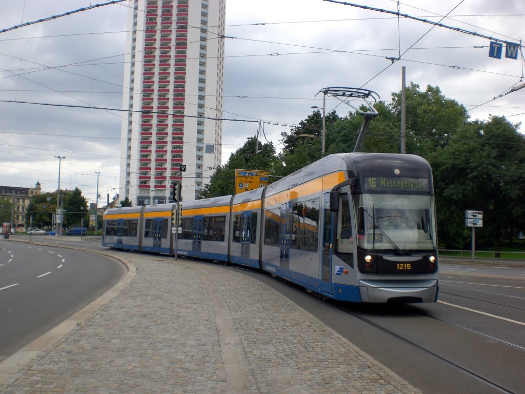 Leipzig: Straenbahnlinie 16 nach Messegelnde am Hauptbahnhof.(25.8.2010)
