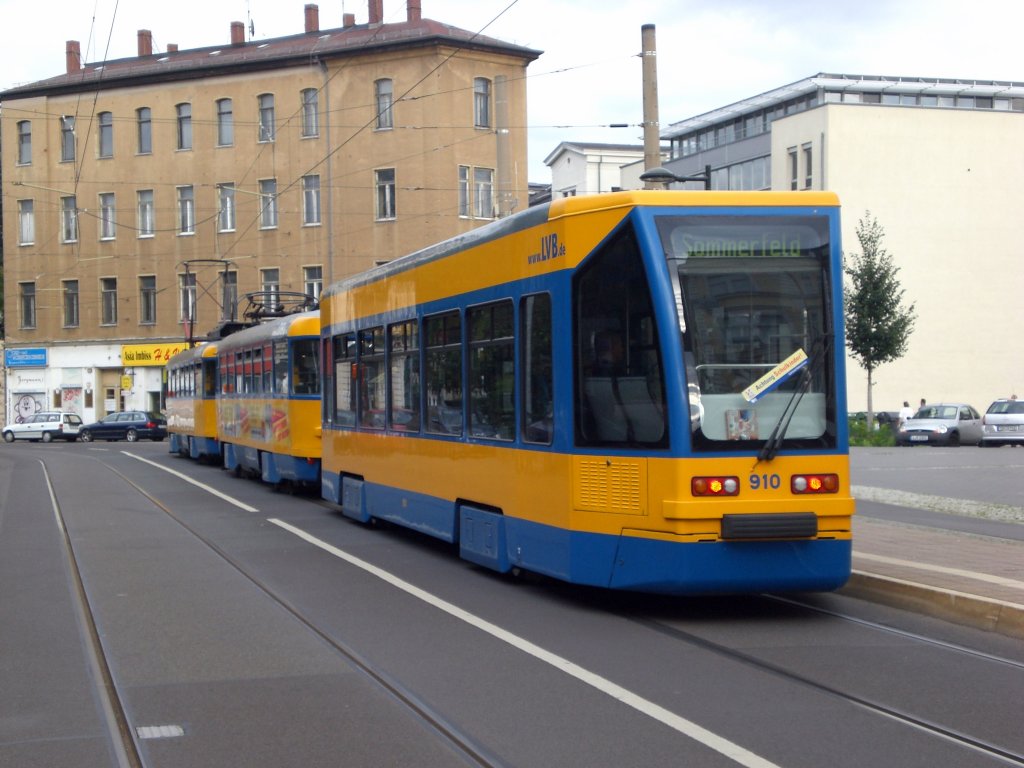 Leipzig: Straenbahnlinie 3 nach Sommerfeld an der Haltestelle Zentrum-Ost Hofmeisterstrae.(25.8.2010)