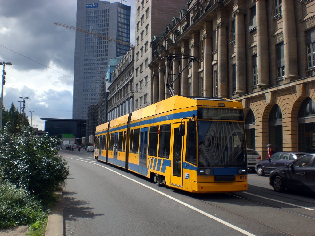 Leipzig: Straenbahnlinie 4 nach Gohlis Landsberger Strae nahe vom Hauptbahnhof.(25.8.2010)