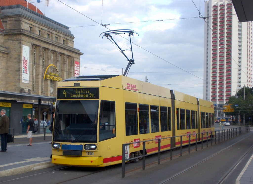 Leipzig: Stra�enbahnlinie 4 nach Gohlis Landsberger Stra�e nahe vom Hauptbahnhof.(25.8.2010)