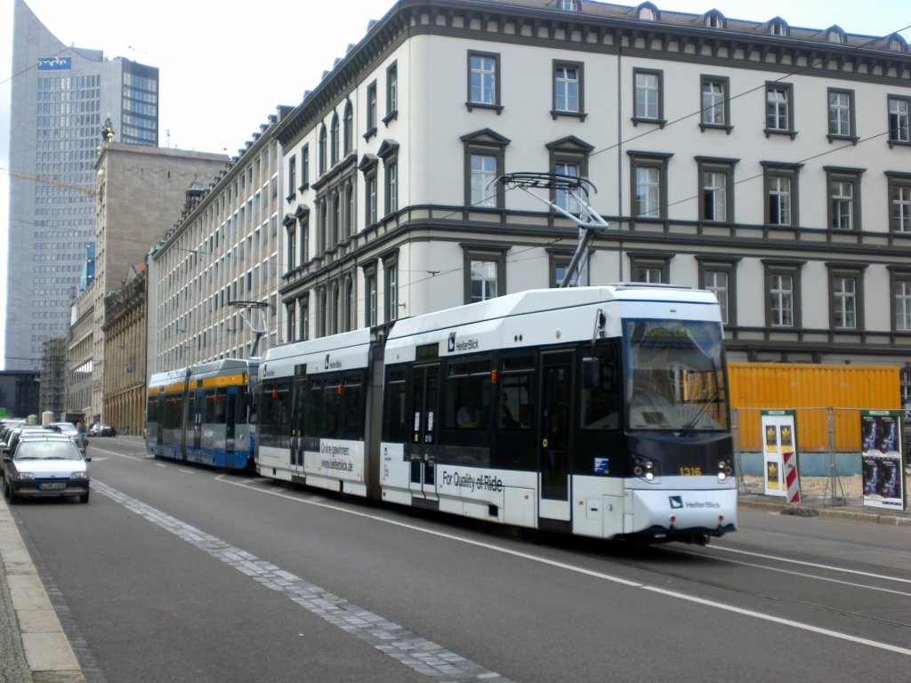 Leipzig: Stra�enbahnlinie 7 nach B�hlitz-Ehrenberg Burghausener Stra�e nahe vom Hauptbahnhof.(25.8.2010)