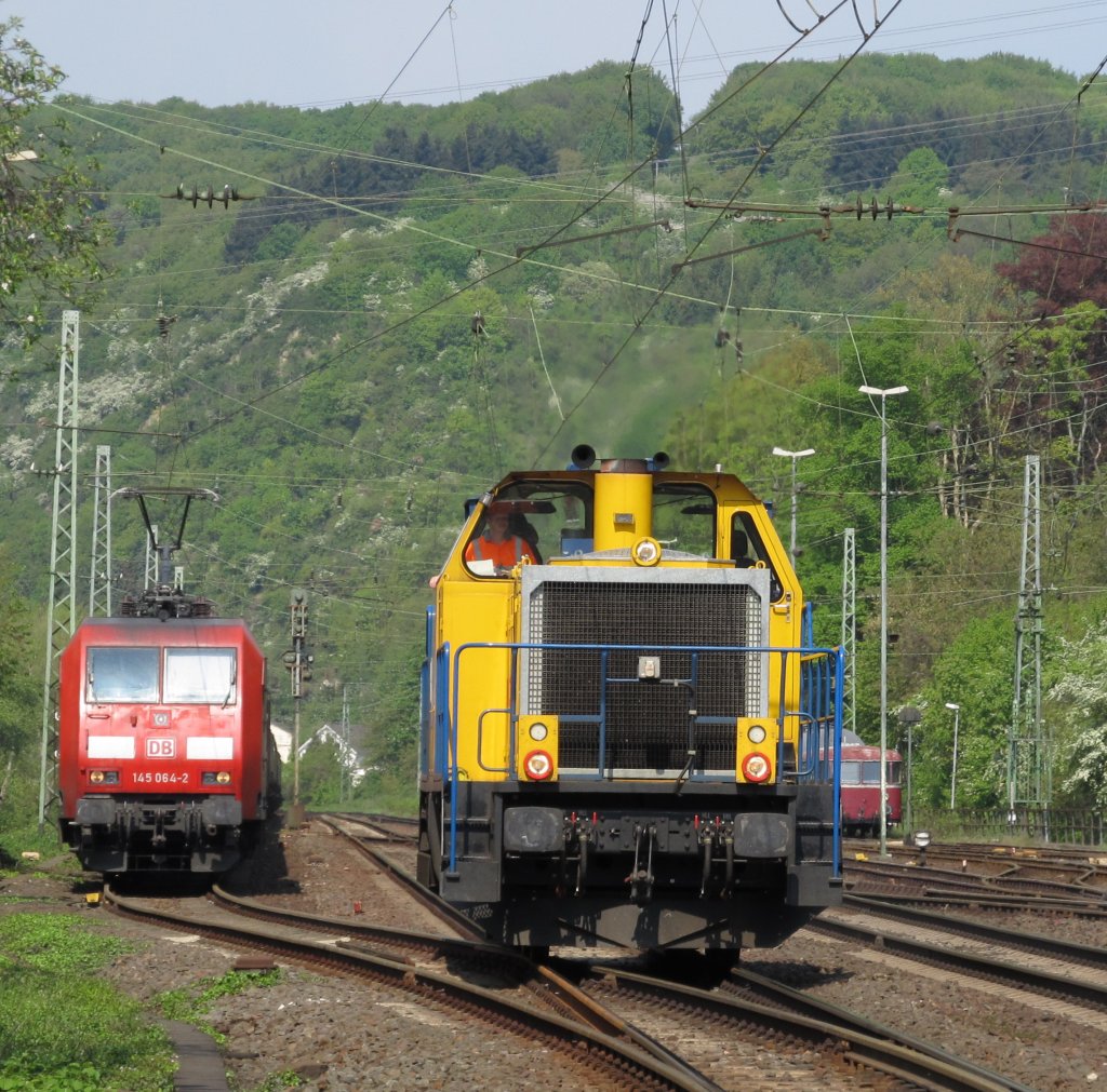 Leonhard Weiss 214 010-1 und DB 145 064-2 am 23.4.2011 in Linz( Rheinl. ).