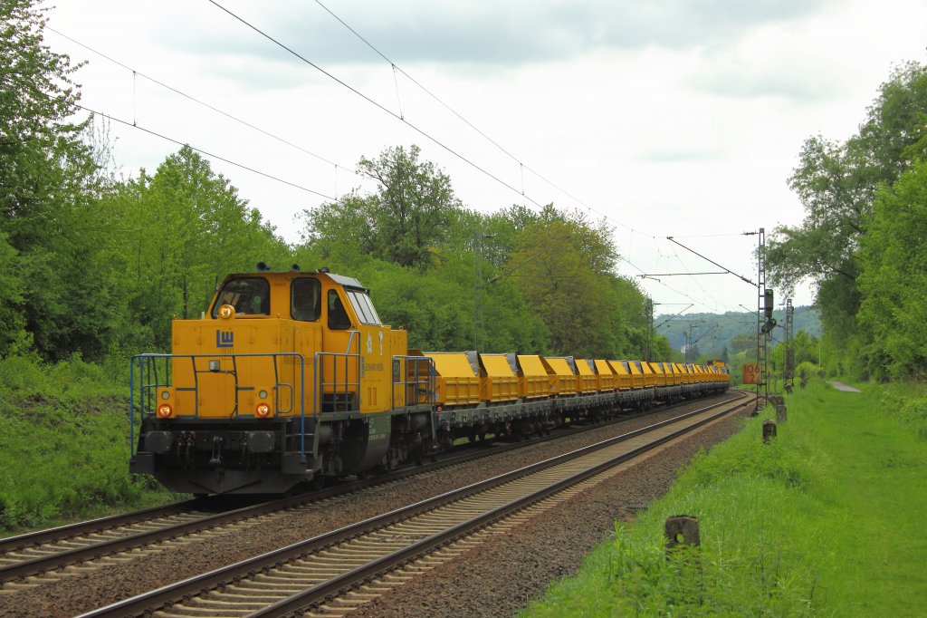 Leonhard Weiss 214 010-1 mit einem Bauzug in Unkel am 12.5.2012. Als Schublok dient Leonard Weiss 203.001 