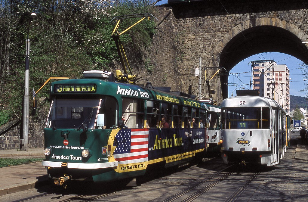 Liberec Tw 71 an der Haltestelle Viadukt, 27.04.2012.