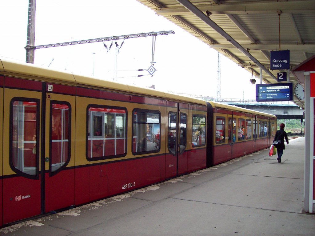 Lichtenberg (S5,7,75 und Regionalbahn), S-Bahnsteig mit S7 (20.05.2010)