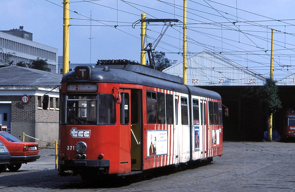 Lille Tw 371 (ex Vestische Straenbahnan 371) im Depot Clemencaeu, 21.05.1991.