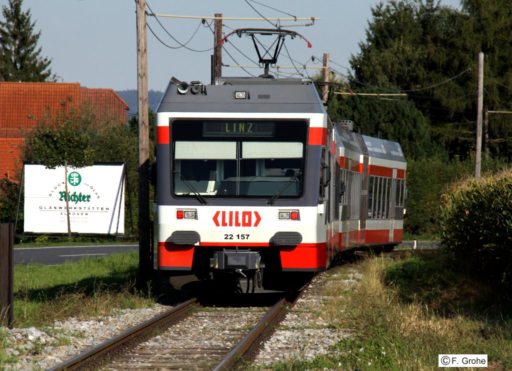 LILO ET 22 157 als REX 8278 Peuerbach - Linz, KBS 143 Linzer Lokalbahn, fotografiert am 16.09.2011 nahe Bahnhof Stra-Emling 