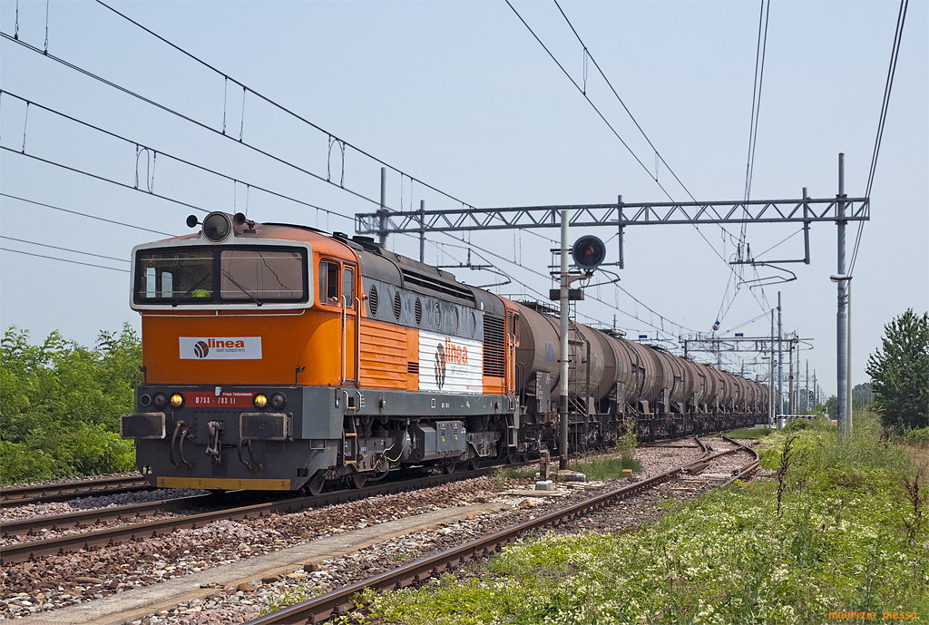 LINEA D753 703LI hauls a tanks train to Genova, here near Arena Po on the 10th of July in 2010
