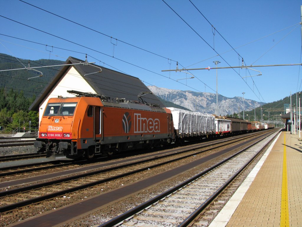 linea E186 908 im Bahnhof Tarvisio Boscoverde am 21.September 2010  