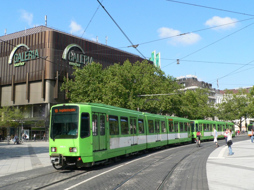 Linie 10 nach Aegidientorplatz am 14.8.2010 am Hauptbahnhof Hannover. Wagen 6113 b