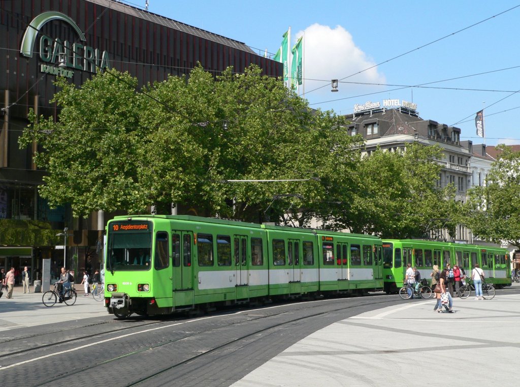 Linie 10 nach Aegidientorplatz am Hauptbahnhof in Hannover, 14.8.2010, Wagen 6205 b