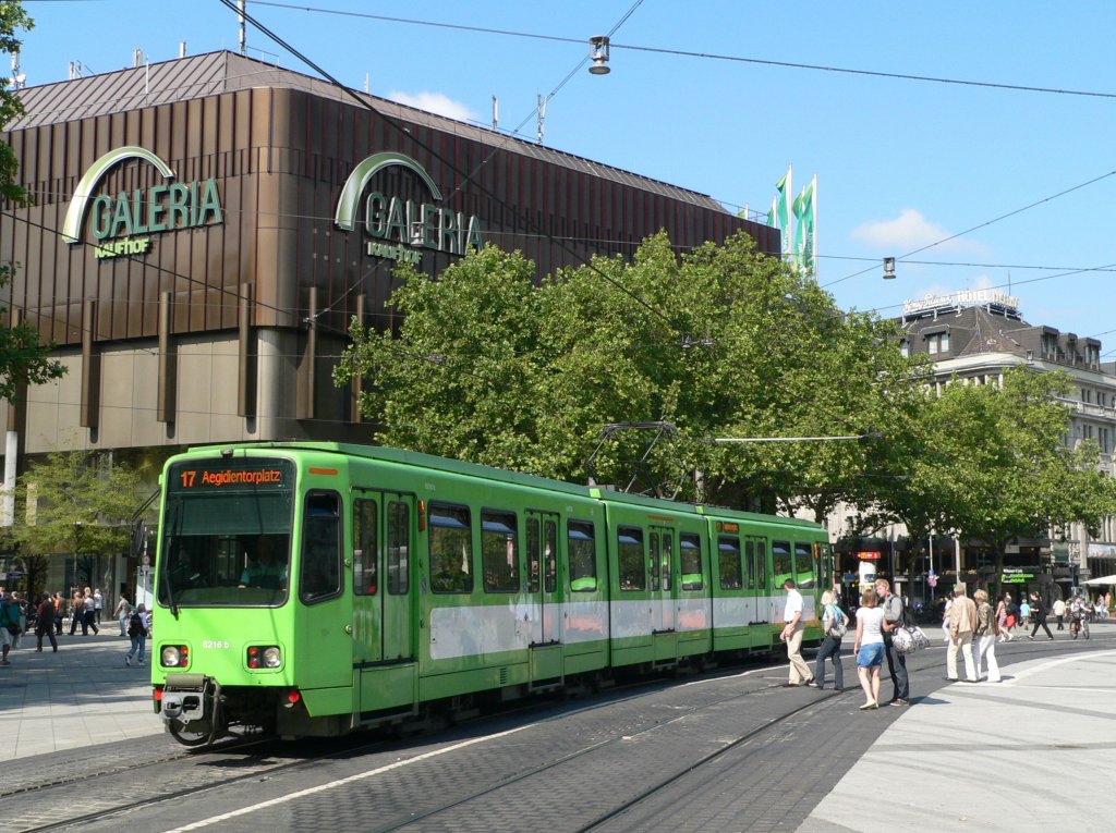 Linie 17 nach Aegidientorplatz am Hauptbahnhof in Hannover. 14.8.2010, Wagen 6216 b