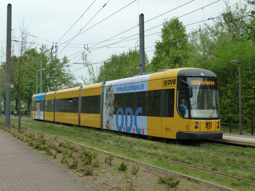 Linie 3 (2814) bei der Einfahrt in die Haltestelle Cmmerswalder Strasse.
Dresden 25.04.11