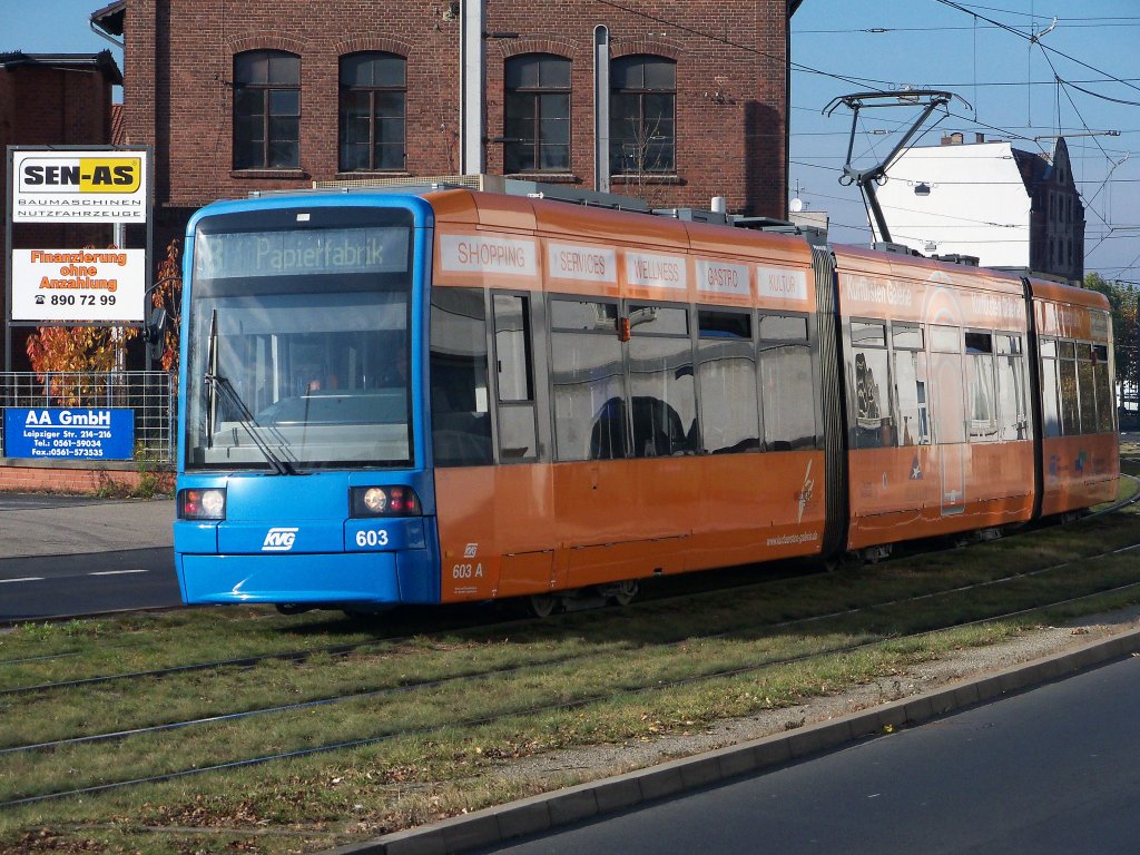 Linie 8 (Wagen 603 KVG) Richtung Papierfabrik am 6.11.2011 kurz vor der Haltestelle Forstfeldstrasse.
