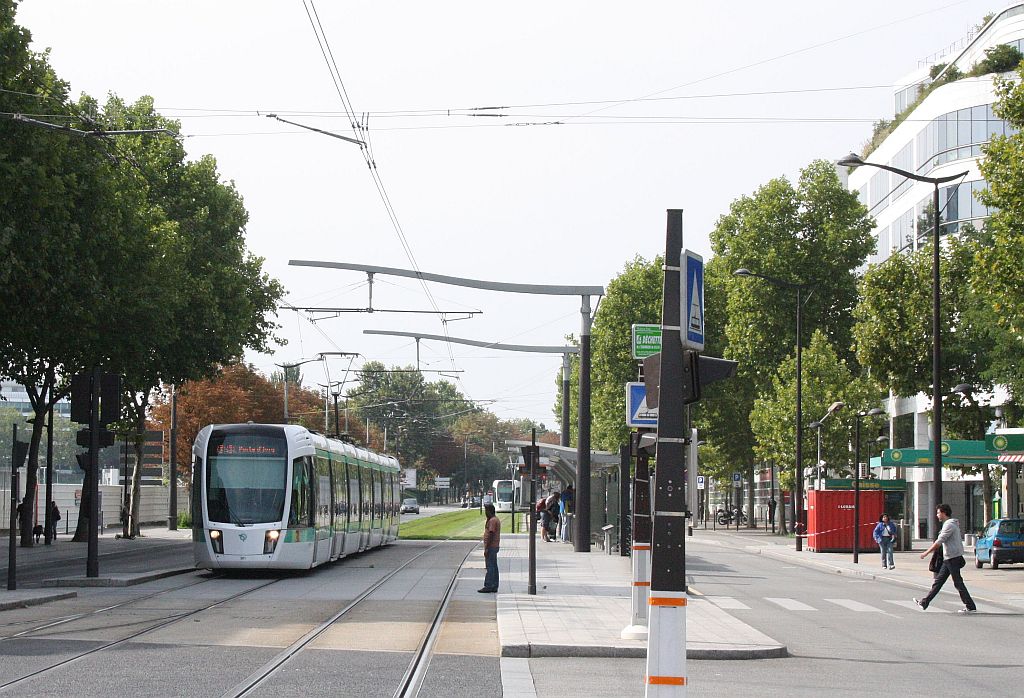 Linie T3 der Tramway d'Ile-de-France an der Haltestelle Balard. 4.9.10