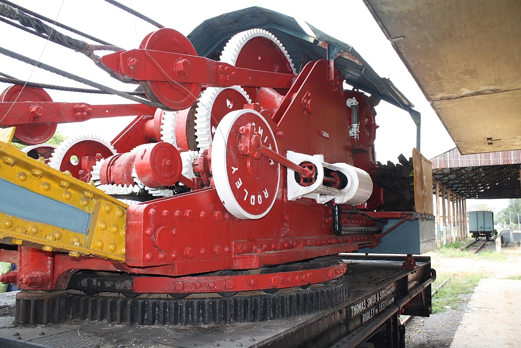 Linke Getriebeseite des บปก. 25 (บปก. = B.L.C./Bogie Locomotive Crane, Thomas Smith & Sons - England, Bauj. 1929, Fab.Nr. 11208) am 08.Jän.2011 im Depot Nakhon Lampang.