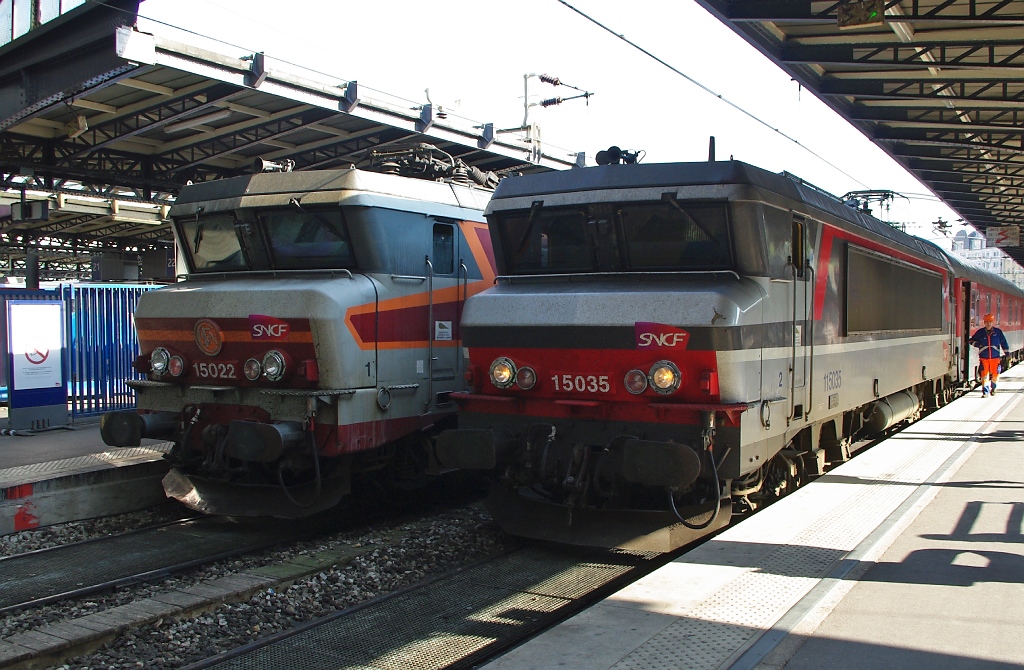 Links: 15022 und rechts 15035, die ab Forbach unseren CNL 451 zum Zielbahnhof Gare de l'Est gebracht hat. Aufgenommen am 03.05.2011.