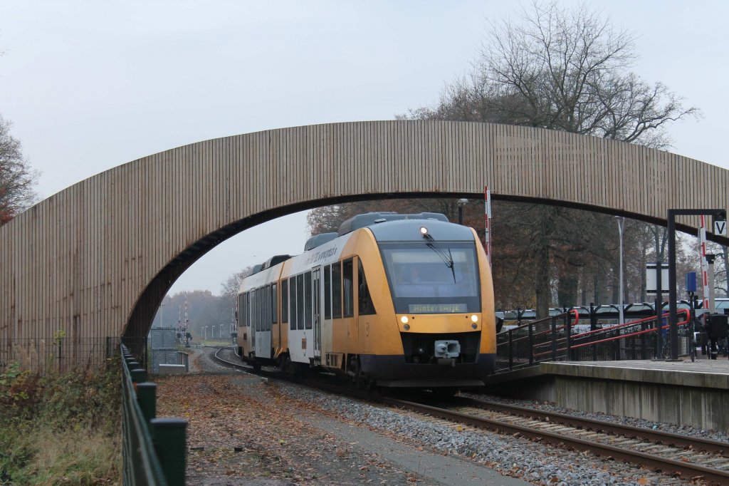 Lint-Triebwagen nr. 37 von Syntus mit Regionalzug 30847 Zutphen-Winterswijk auf Bahnhof  Ruurlo am 19-11-2012.