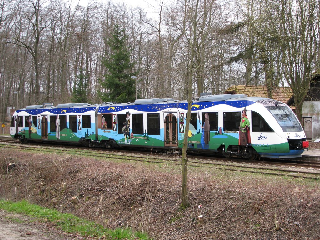 Lint VT 702 der Ostseeland Verkehr GmbH ist im Bahnhof von Gadebusch angekommen, am 10.04.2010